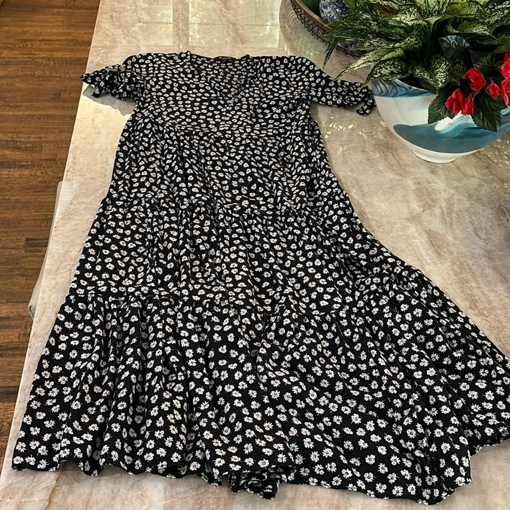 Madewell black dress with small white floral print. Size 8
